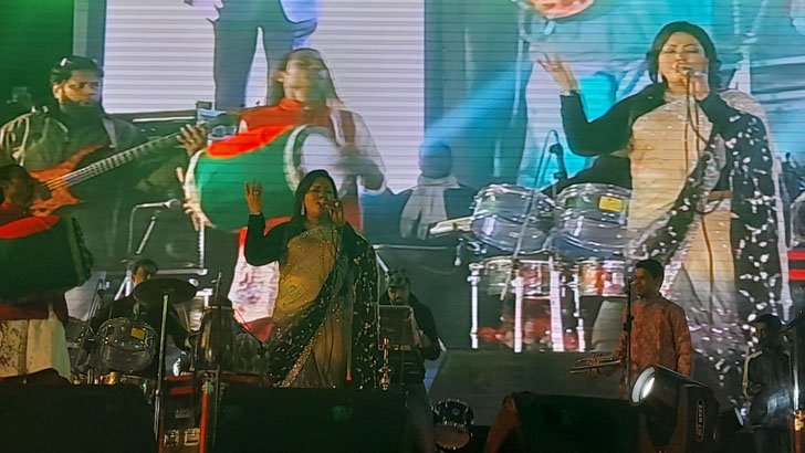 মেয়র কাদের মির্জার সংবর্ধনায় এমপি মমতাজের গান!